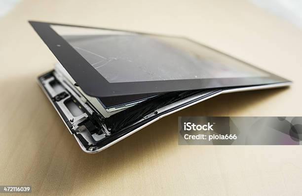 Destroied Apple Ipad 0명에 대한 스톡 사진 및 기타 이미지 - 0명, iPad, 금이 간