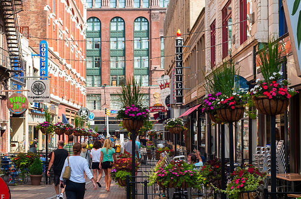 east 4th street - cleveland imagens e fotografias de stock