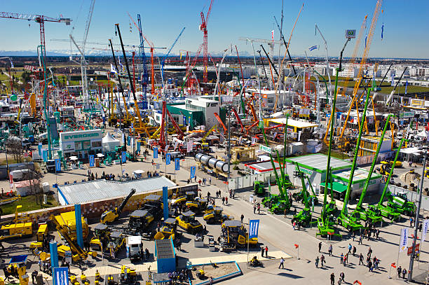 comércio justo bauma em munique, alemanha - editorial land vehicle construction equipment built structure imagens e fotografias de stock