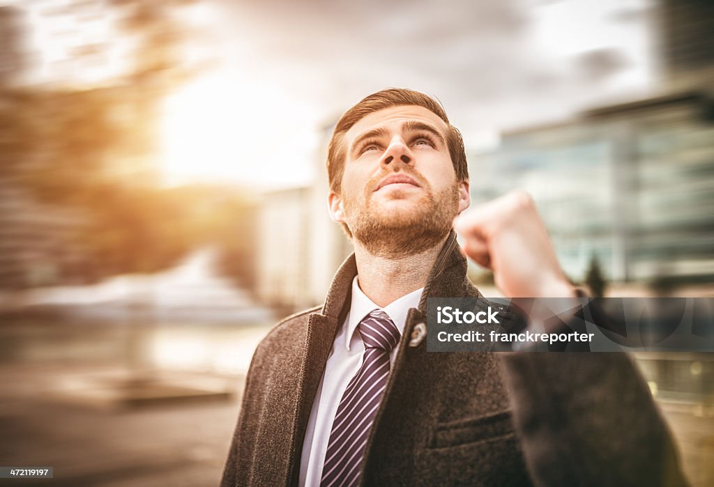 Erfolgreiche business-Mann Jubel - Lizenzfrei Arme hoch Stock-Foto