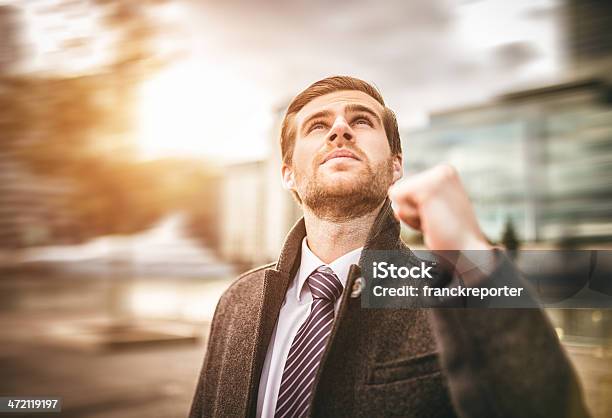 Erfolgreiche Businessmann Jubel Stockfoto und mehr Bilder von Arme hoch - Arme hoch, Ausgestreckte Arme, Geschäftsleben