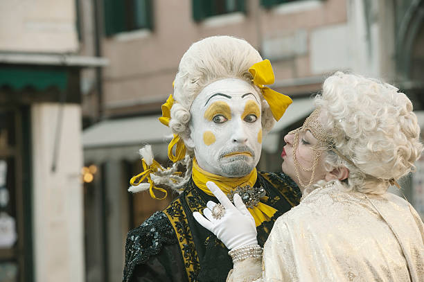 carnaval de venecia - 2013 - couple performer people venice italy fotografías e imágenes de stock