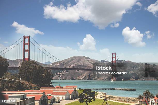 Golden Gate Bridge Di San Francisco - Fotografie stock e altre immagini di Ambientazione esterna - Ambientazione esterna, Architettura, Automobile