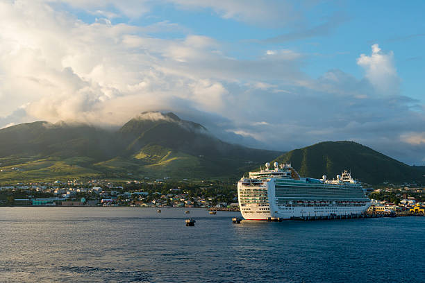 caribbean cruise - p and o cruises fotografías e imágenes de stock