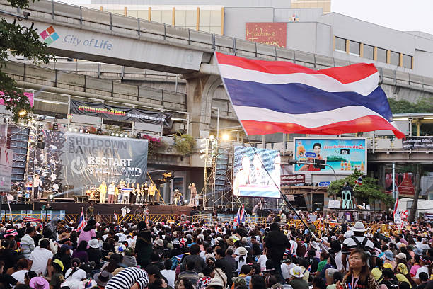 manifestanti arrestare bangkok per reformation prima elezione - mbk foto e immagini stock