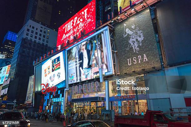 Times Square En La Noche De Manhattan Foto de stock y más banco de imágenes de Actividad - Actividad, Aire libre, Anuncio
