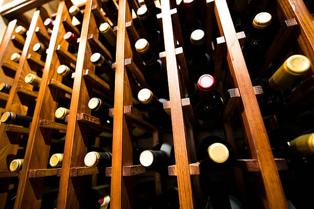 ワインボトル - wine cellar liquor store wine rack ストックフォトと画像