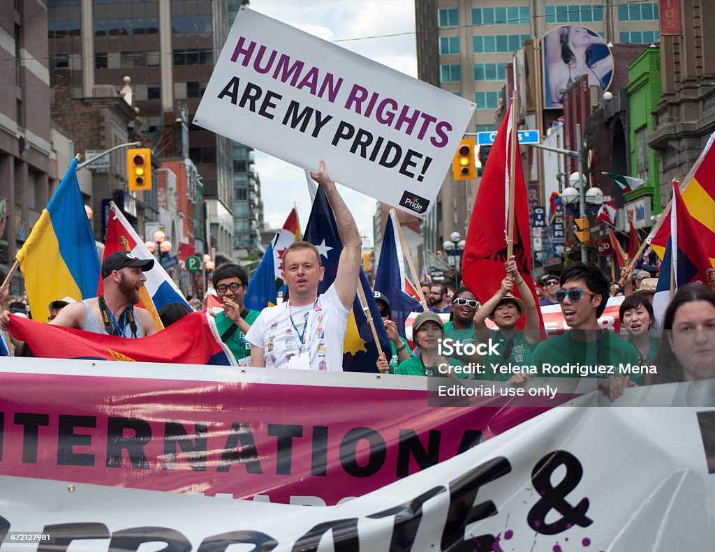 Goran Miletic en el desfile del orgullo de Toronto - Foto de stock de Derechos LGBTQI libre de derechos