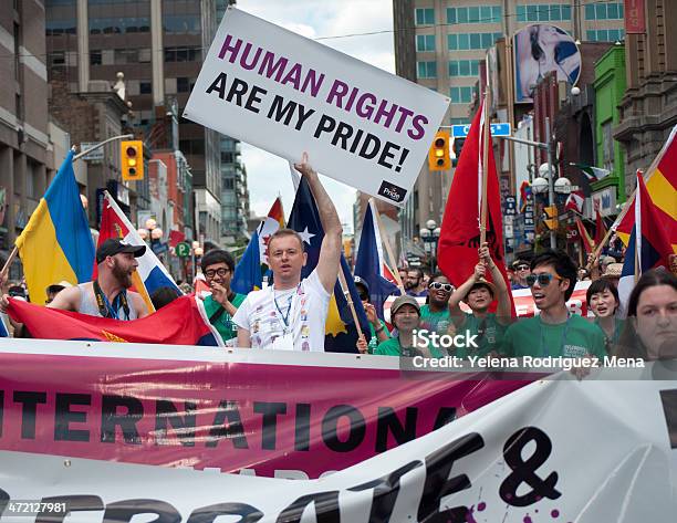 Goran Miletic En El Desfile Del Orgullo De Toronto Foto de stock y más banco de imágenes de Derechos LGBTQI - Derechos LGBTQI, Personas LGBTQI, Entrevista - Acontecimiento