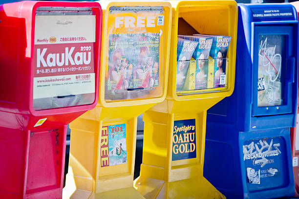 무료 잡지 디스펜서 호놀룰루에 street, usa - newspaper dispenser 뉴스 사진 이미지