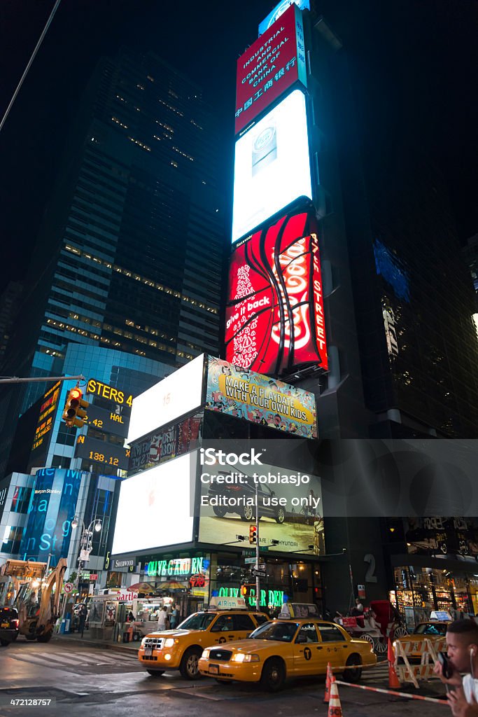 Times Square en la noche de Manhattan - Foto de stock de Actividad libre de derechos