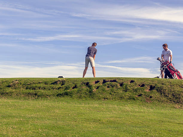 parcours de golf - hill cotswold grass moor photos et images de collection