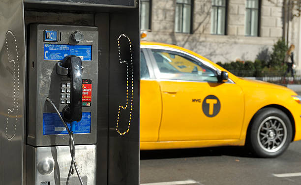 公衆電話でニューヨーク - pay phone ストックフォトと画像