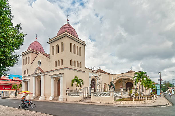cattedrale di san isidoro esterno - cuba child little girls wall foto e immagini stock