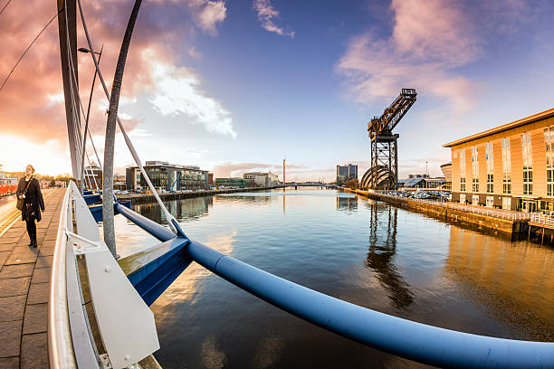 o rio clyde, glasgow - finnieston imagens e fotografias de stock