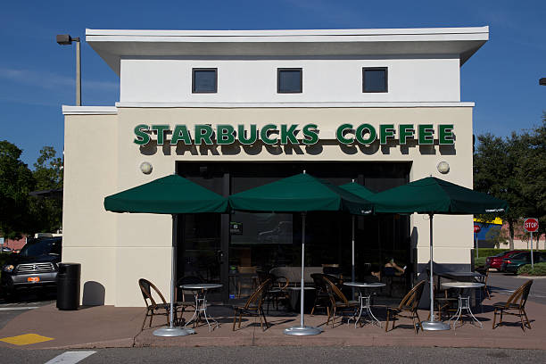 Starbucks Coffee Jacksonville, FL, USA - September 21, 2013: A Starbucks Coffee coffeehouse. Starbucks is the largest coffeehouse company in the world, with 20,891 stores in 62 countries (2013). jacksonville symbol stock pictures, royalty-free photos & images