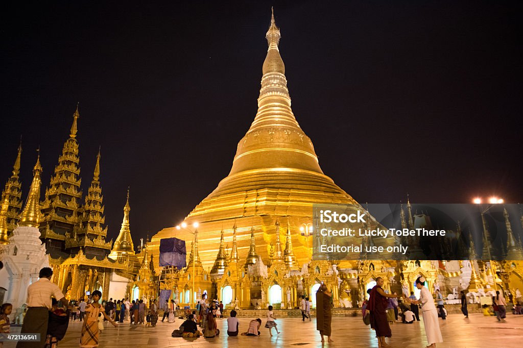 Noche en kyet Dagon Pagoda Yangon - Foto de stock de Buda libre de derechos