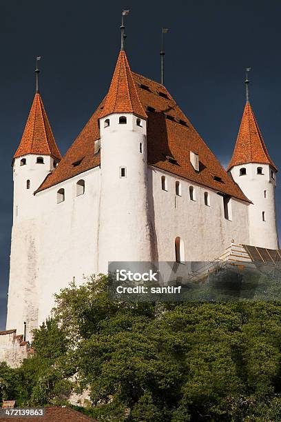 Castelo De Thun - Fotografias de stock e mais imagens de Ao Ar Livre - Ao Ar Livre, Arquitetura, Bernese Oberland