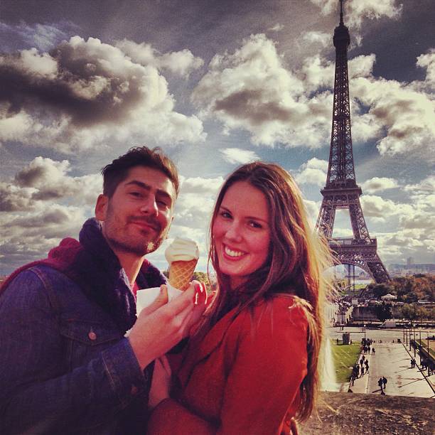 istock Ice cream Couple Eiffel Tower 472140869