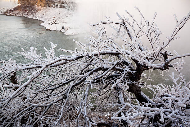 冬のナイアガラの滝 - niagara river niagara falls heat haze fog ストックフォトと画像