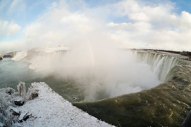 winter niagara falls - niagara river niagara falls heat haze fog stock-fotos und bilder