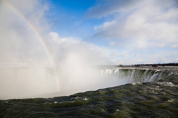 冬�のナイアガラの滝 - niagara river niagara falls heat haze fog ストックフォトと画像