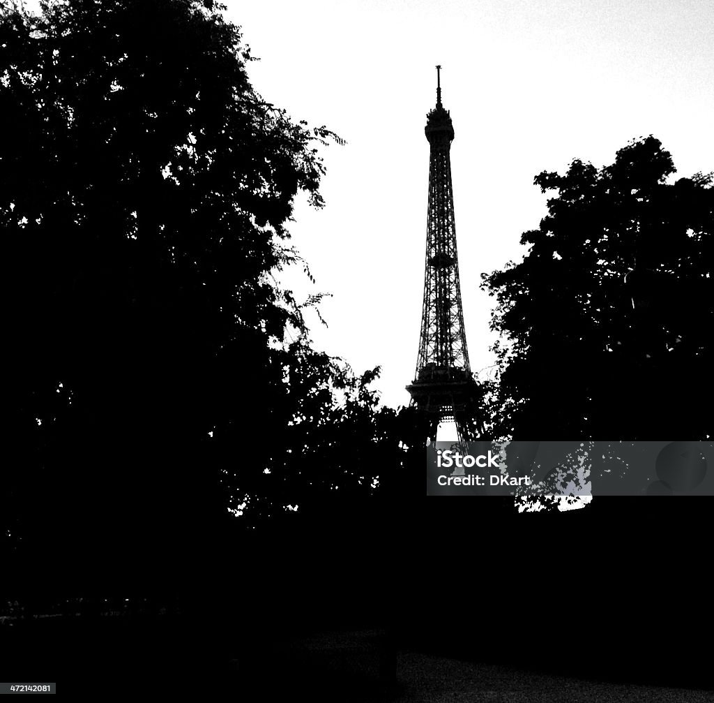 Paris. Eifel tower sylwetka - Zbiór zdjęć royalty-free (1900-1909)