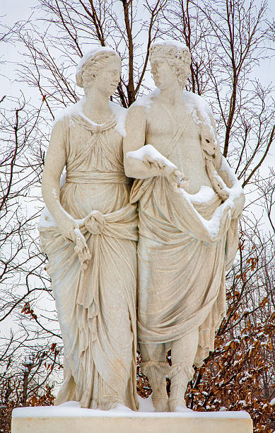 vienna-estatua de ceres y dioniso de schonbrunn - mythology snow winter austria fotografías e imágenes de stock