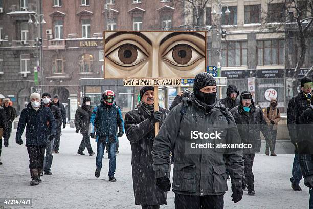 Антиправительственных Протесты Вспышки Украина — стоковые фотографии и другие картинки Euromaidan - Euromaidan, Вешать, Взаимосвязь