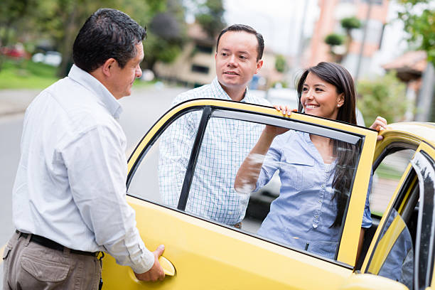 istock Couple taking a taxi 472149555