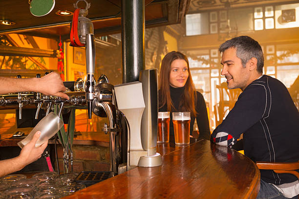 istock Couple on a date in pub 472150589