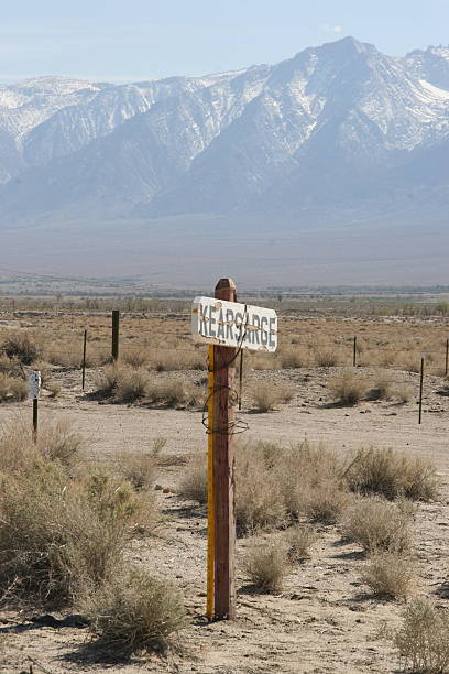 istock Old Wooden Location Sign 472151152