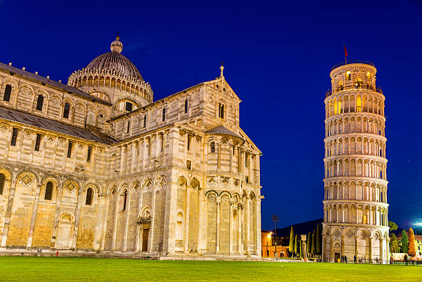 la torre de pisa y catedral - marble geometric shape spirituality travel destinations fotografías e imágenes de stock