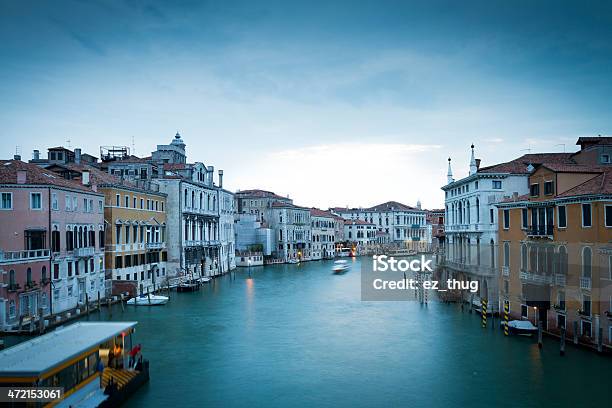 Canal - Fotografie stock e altre immagini di Alba - Crepuscolo - Alba - Crepuscolo, Architettura, Basilica