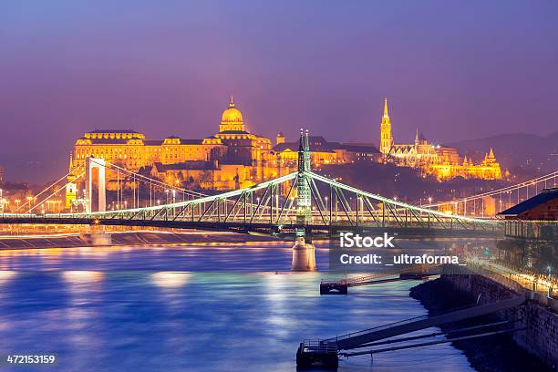 Liberdade E Ponte Elizabeth - Fotografias de stock e mais imagens de Anoitecer - Anoitecer, Antigo, Ao Ar Livre