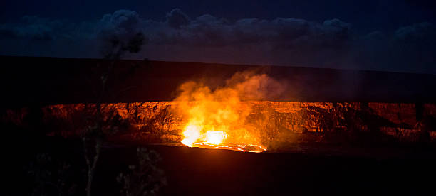 kilauea lava lake eruption - pelé stok fotoğraflar ve resimler
