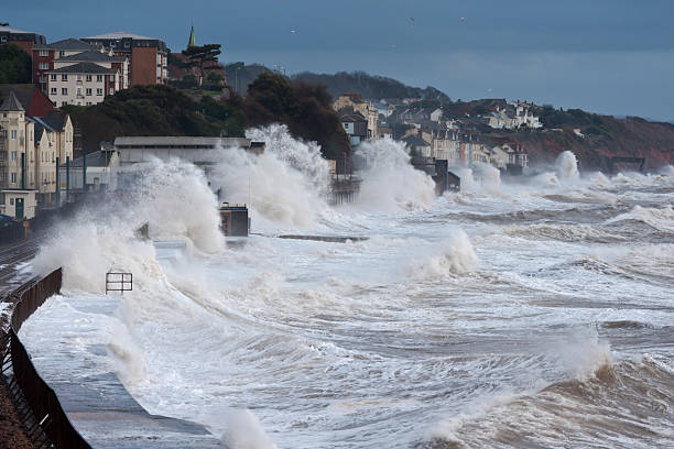 istock Severe storm at Dawlish with large waves over railway 472156399