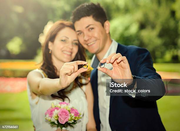 Anillos De Boda Foto de stock y más banco de imágenes de 20 a 29 años - 20 a 29 años, Adulto, Adulto joven