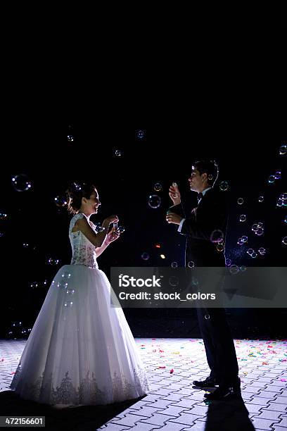 Bräutigam Mit Wasser Balloons Stockfoto und mehr Bilder von Anzug - Anzug, Blasen, Braut