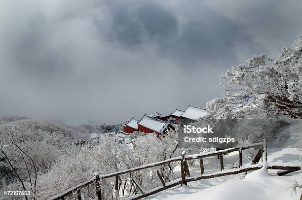 Foto de Taishan Na Neve e mais fotos de stock de Antiguidades - Antiguidades, Arcaico, Beleza