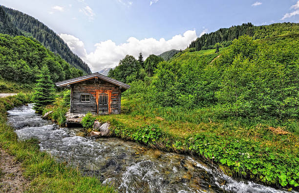 hdr のバーン川のアルプスの風景(austria )（オーストリア） - flus ストックフォトと画像