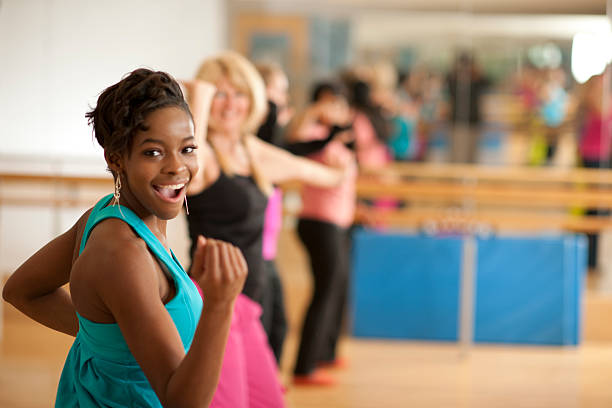 lekcje tańca - gym health club school gymnasium exercising zdjęcia i obrazy z banku zdjęć