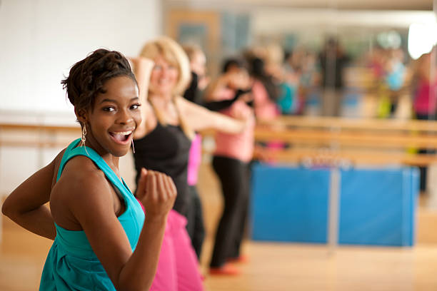 танца занятий - gym health club school gymnasium exercising стоковые фото и изображения