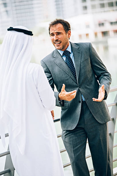 istock Emirati doing business with western businessman 472159348