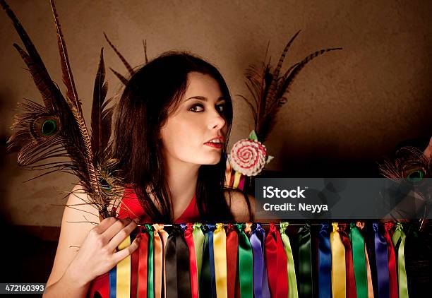 Misteriosas Retrato De La Niña Foto de stock y más banco de imágenes de Accesorio personal - Accesorio personal, Adulto, Adulto joven