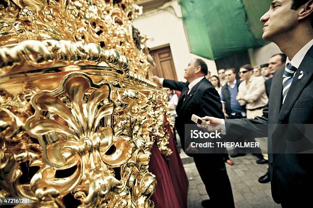 Semana Santa Celebrações De Sevilha - Fotografias de stock e mais imagens de Carro Alegórico - Carro Alegórico, Catolicismo, Cristianismo