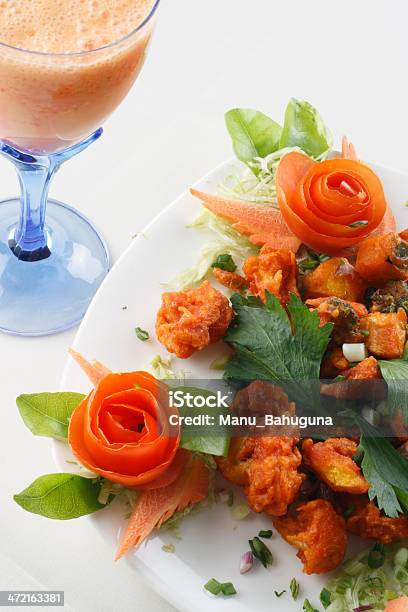 Verdure Miste Pakora È Un Famoso Spuntino Indiano - Fotografie stock e altre immagini di Cibi e bevande - Cibi e bevande, Cibo, Cibo cotto