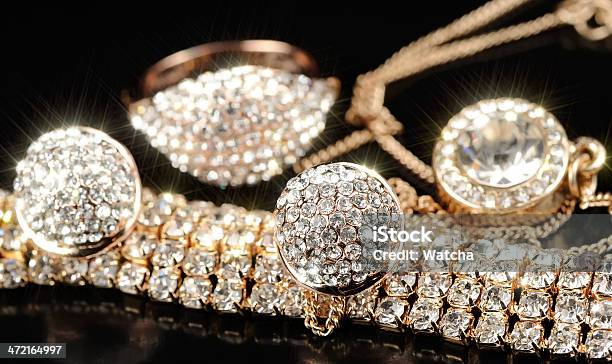 골드 이어링 브레이슬릿 링 체인 펜던트 다이아몬드에 대한 스톡 사진 및 기타 이미지 - 다이아몬드, 개인 장식품, 개체 그룹
