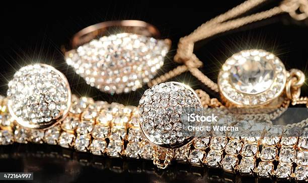 Brincos De Ouro Pulseira Anel E Corrente Com Pingente - Fotografias de stock e mais imagens de Diamante