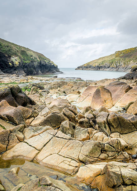 costa deslumbrante e praias em redor de portas quin. - english quin imagens e fotografias de stock